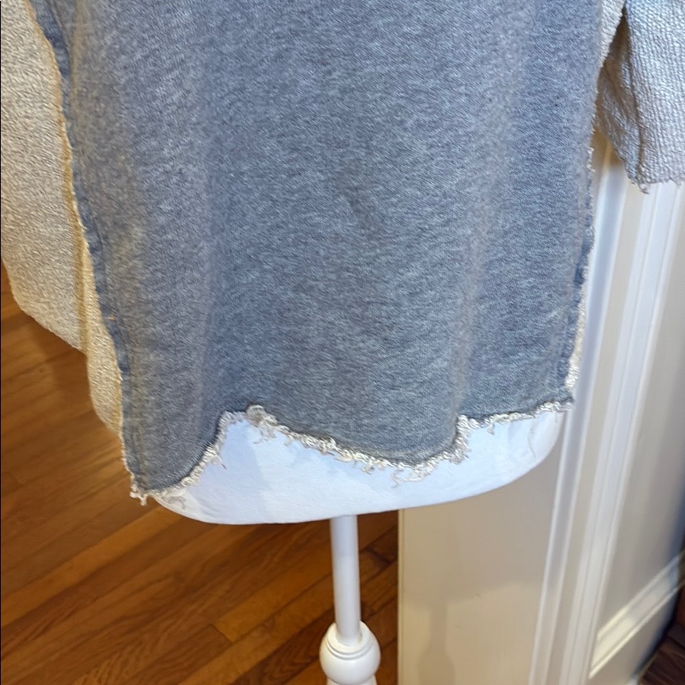 Easel Gray and Cream Boxy 3/4 Sleeve Sweater - Oversized - Picture 4 of 10